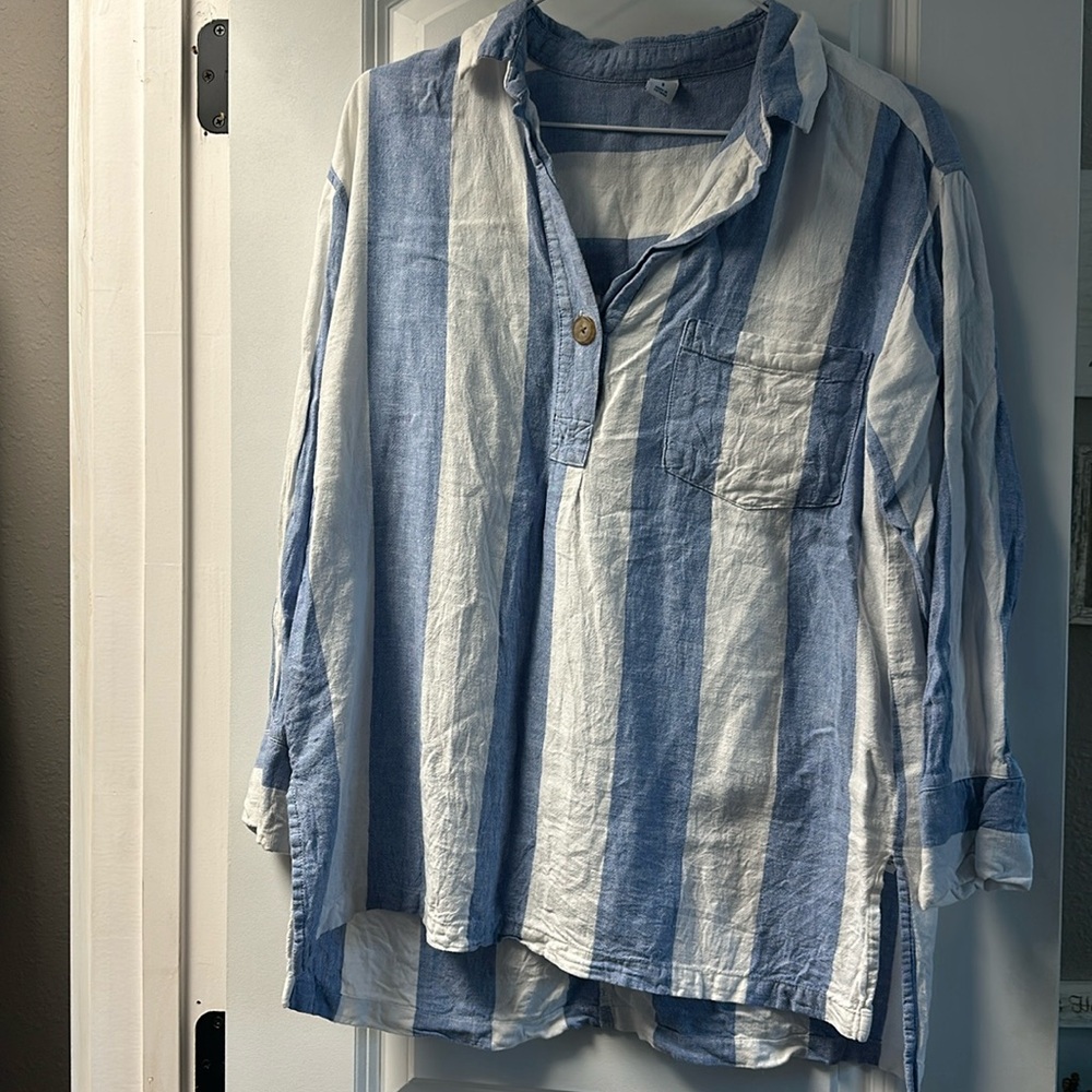 Old Navy light blue and white stripped shirt. Size small